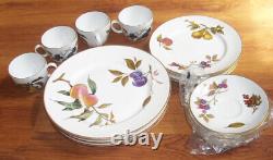 16 Pieces (4) 4-Piece Place Settings 1961 Royal Worcester England Evesham Gold