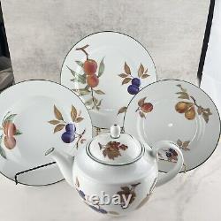 18pc Royal Worcester Evesham Vale Green Rim, Dinner&Salad Plates Soup Bowls Teap