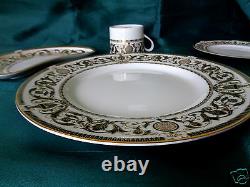 5 Pc Royal Worcester Windsor Discontinued Green Urns & Gold Trim Place Setting