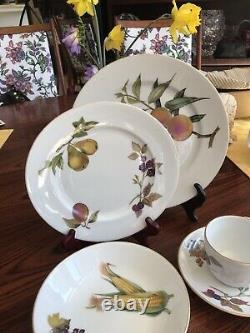 8 discontinued Royal Worcester gold 5 piece place settings