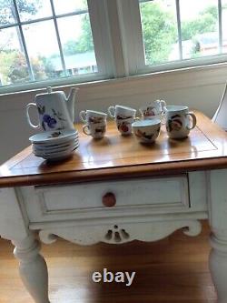 Antique 11 piece Royal Worcester 1961 Evesham Porcelain Tea / Coffee Cups