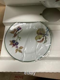 EVESHAM VALE By Royal Worcester 5 Piece Place Setting NEW In Original Box