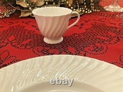 Exquisite Royal Worcester Snowflake Pattern One 5 Pce Bone China Place Setting