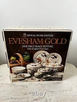 Nib Royal Worcester Evesham Gold Five Piece Set With A Bonus Soup/cereal Bowl