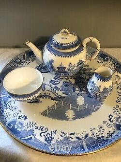 Royal Worcester 5 Piece Blue Willow Tea Set Pot, Sugar, Creamer & 17.5 Platter