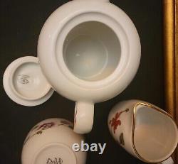 Royal Worcester'Astley' Tableware/Serveware. 20 Porcelain Pieces. England