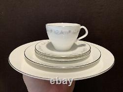Royal Worcester Bridal Lace 61 Pc 12+ 5 Pc Place Settings Dinner Plate Service