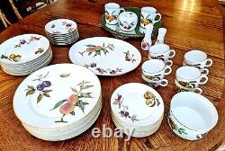 Royal Worcester England Evesham 46 Pieces Gold 22K Trim Fruit Porcelain 8 Places