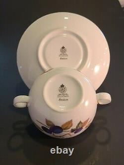 Royal Worcester England Evesham Gold Cream Bouillon Soup Bowl And Saucer, 4 Sets