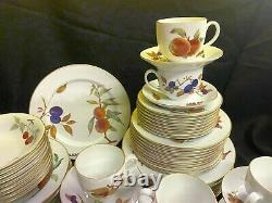 Royal Worcester Evesham 1961 Gold Dinnerware Set of 69 pieces Mint