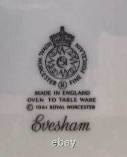 Royal Worcester Evesham Dinner Plates 10 1/4 Set Of 8 Made In England