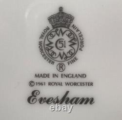 Royal Worcester Evesham Dinner Plates 10 1/8 Set Of 8 Gold Rim England