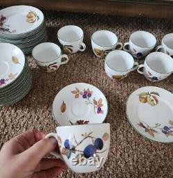Royal Worcester Evesham Gold Cups & Saucers, Plates Set 30 Pieces In England