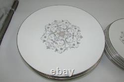 Royal Worcester Fine Bone China Bridal Lace 39 Piece 8 Setting Dinner Dish Set