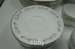 Royal Worcester Fine Bone China Bridal Lace 39 Piece 8 Setting Dinner Dish Set