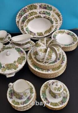 Royal Worcester Fine Bone China, Vine Harvest, 1978, Eng, Table Service For 8