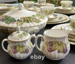 Royal Worcester Fine Bone China, Vine Harvest, 1978, Eng, Table Service For 8