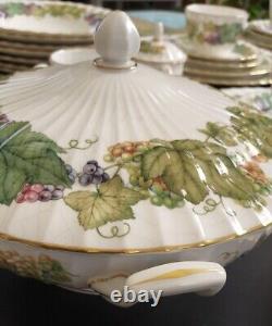 Royal Worcester Fine Bone China, Vine Harvest, 1978, Eng, Table Service For 8