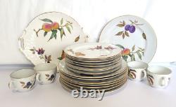 Royal Worcester Fine Porcelain Evesham Fruit Print Dinnerware Set Of 21