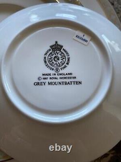 Royal Worcester Grey Mountbatten Set For 6 (30 Piece) England