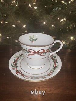 Royal Worcester Holly Ribbons 5-Pc Place Setting. Hard To Find! Made In England