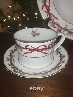 Royal Worcester Holly Ribbons 5-Pc Place Setting. Hard To Find! Made In Taiwan