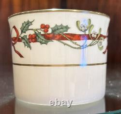 Royal Worcester Holly Ribbons 5 Piece Set Set Christmas England