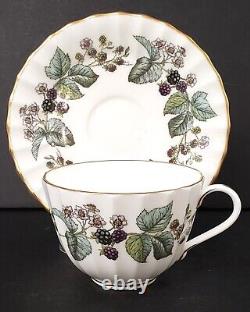 Royal Worcester Lavinia White 5 Piece Place Setting(s)