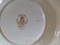 Royal Worcester Set of 5 Surrey hand painted Floral 8 inch soup bowls gold rim