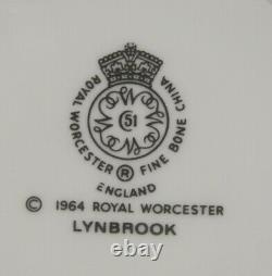 Set of 15 Royal Worcester Lynbrook Pattern Porcelain Bread & Butter Plates